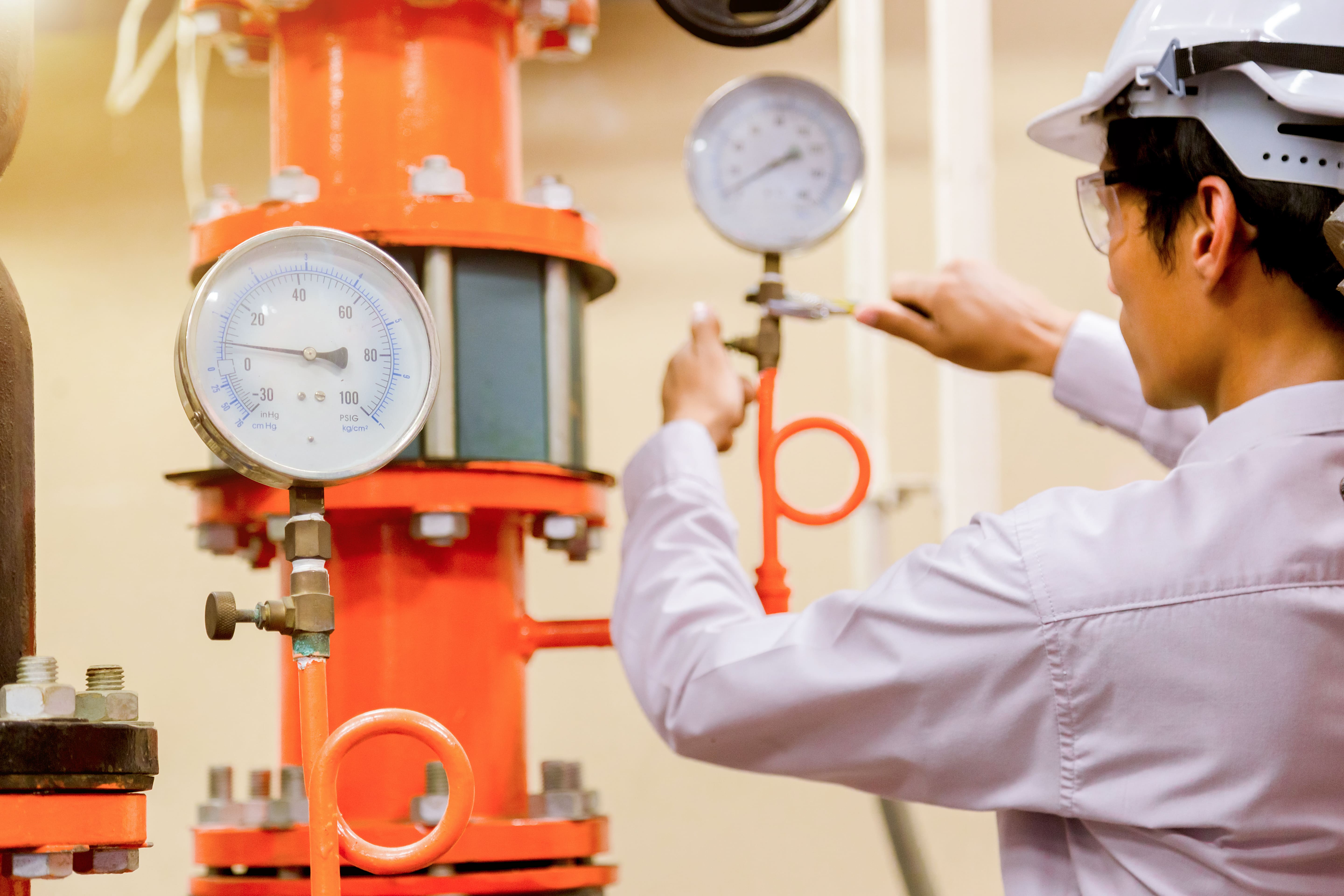 Teknisi Kalibrasi Tekanan