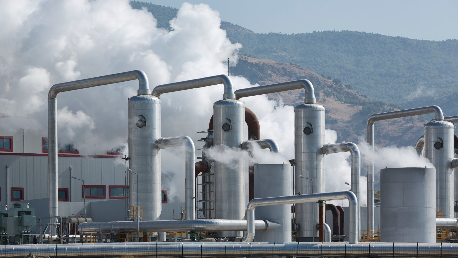 Operator Penurunan Casing Dan Penyemenan Panas Bumi