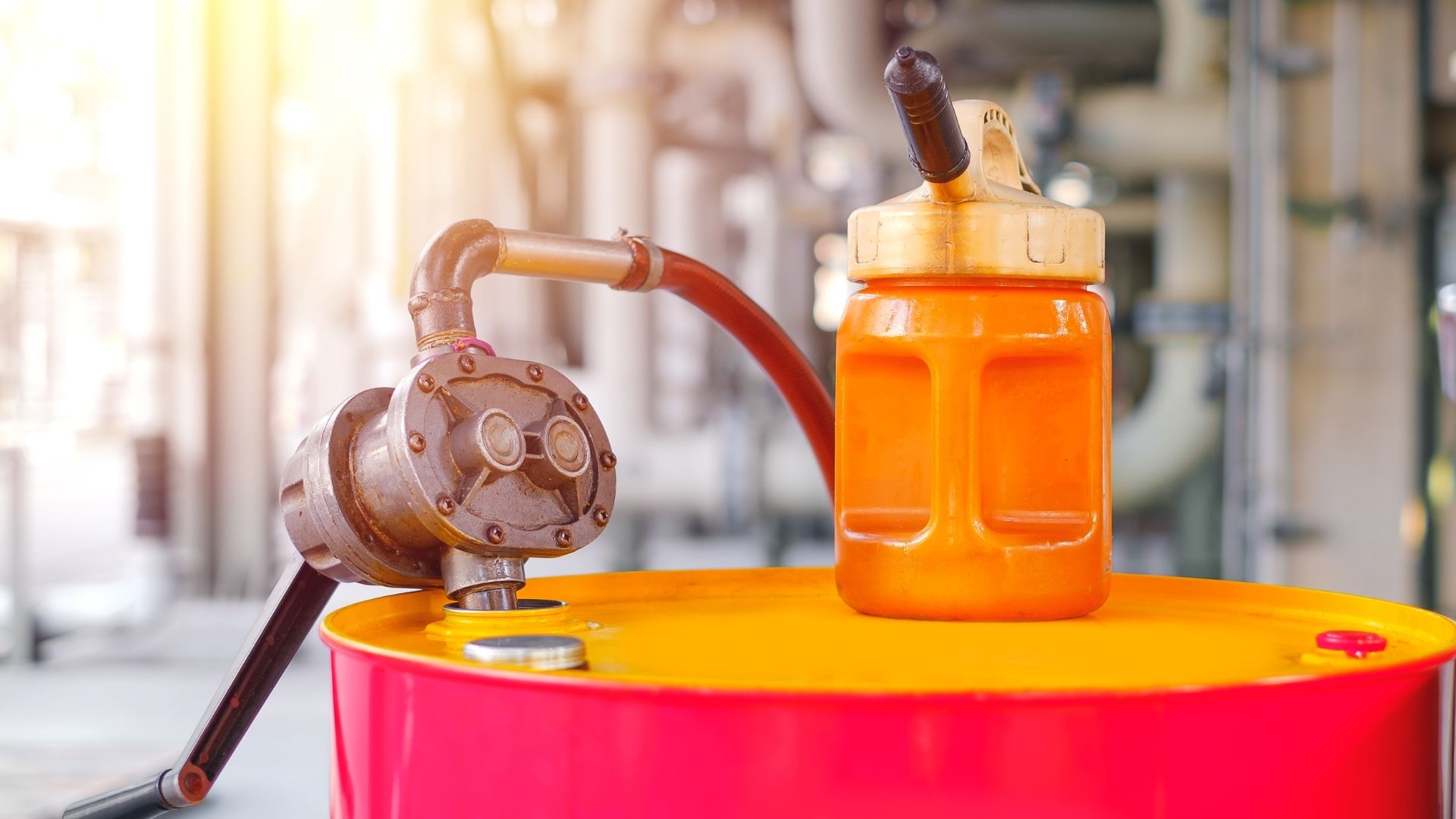 Operator Pengambil Contoh Pelumas